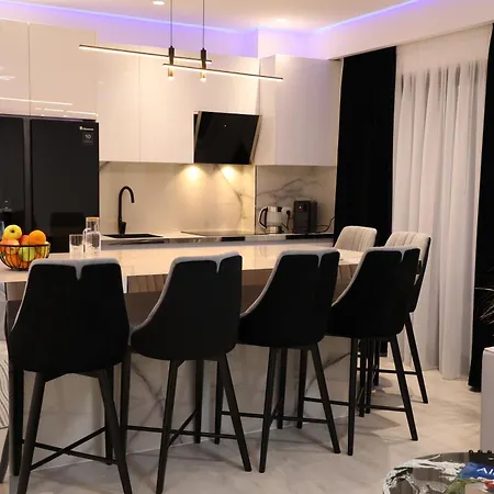 Oli Golden * Sarandë