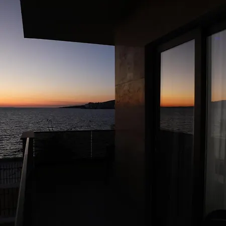 Oli Golden Saranda