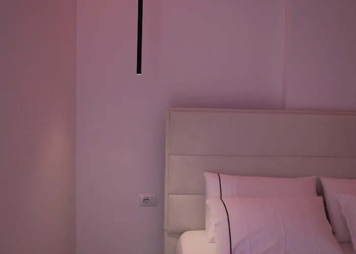 Oli Golden Apartment