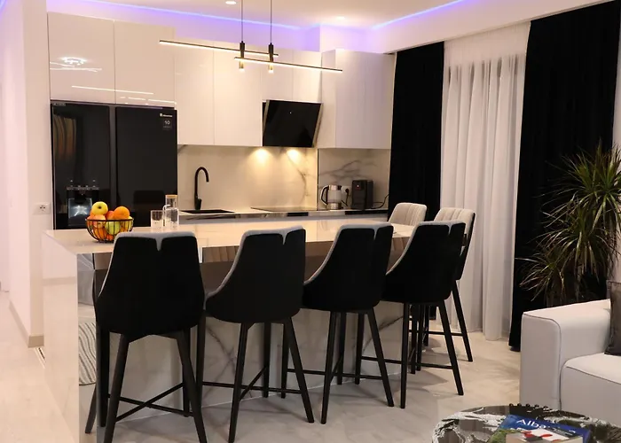 Oli Golden * Sarandë